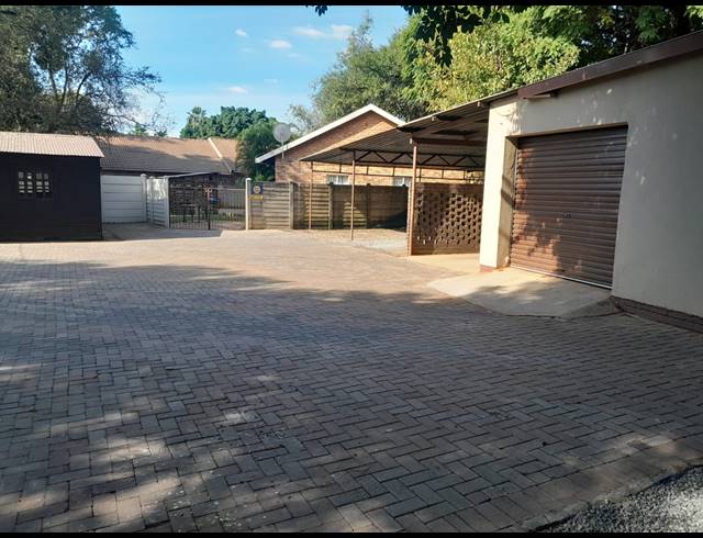 7 BEDROOM HOUSE FOR SALE IN RUSTENBURG CENTRAL